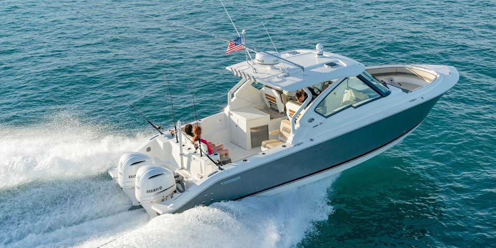 Pursuit S326 Dual Console Sport Fishing Yacht