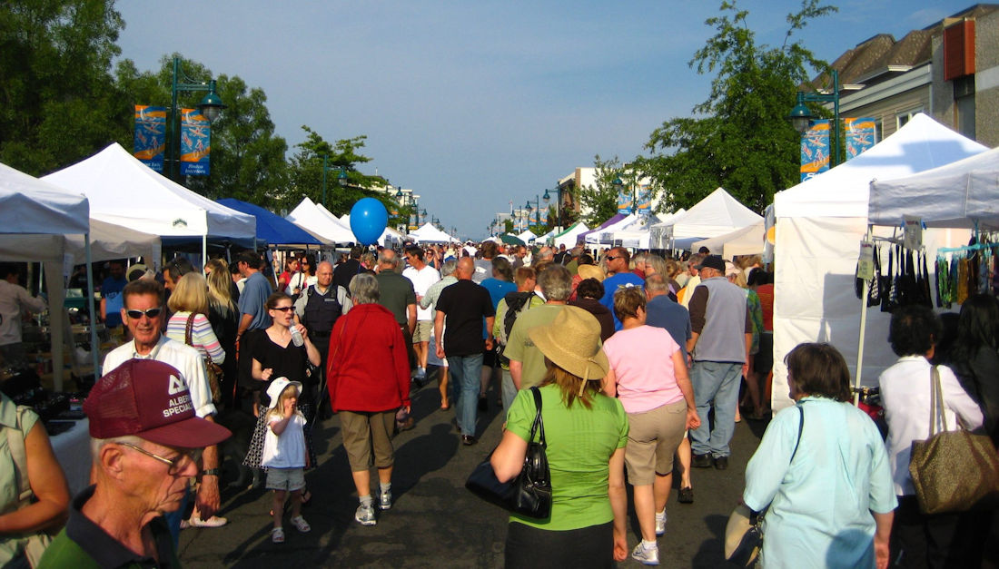 busy Sidney Street Market