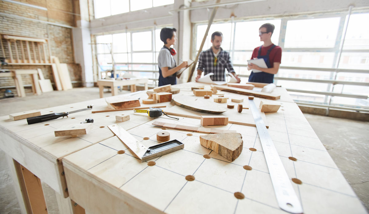 boat builders at work