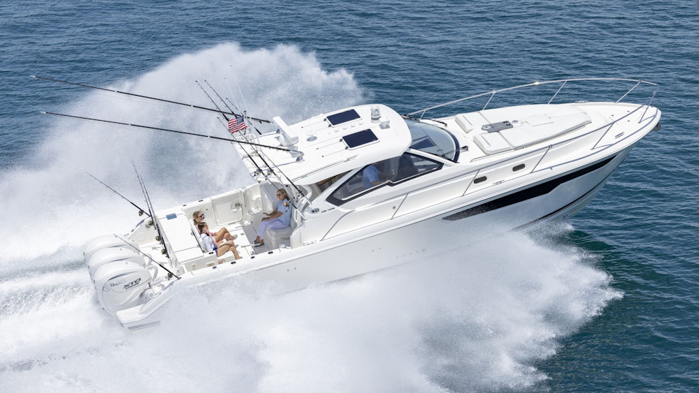 Pursuit OS 405 in the water